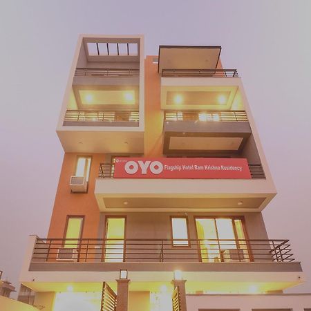 Super Hotel O Comfort Residency Near Artemis Hospital Ґурґаон Екстер'єр фото