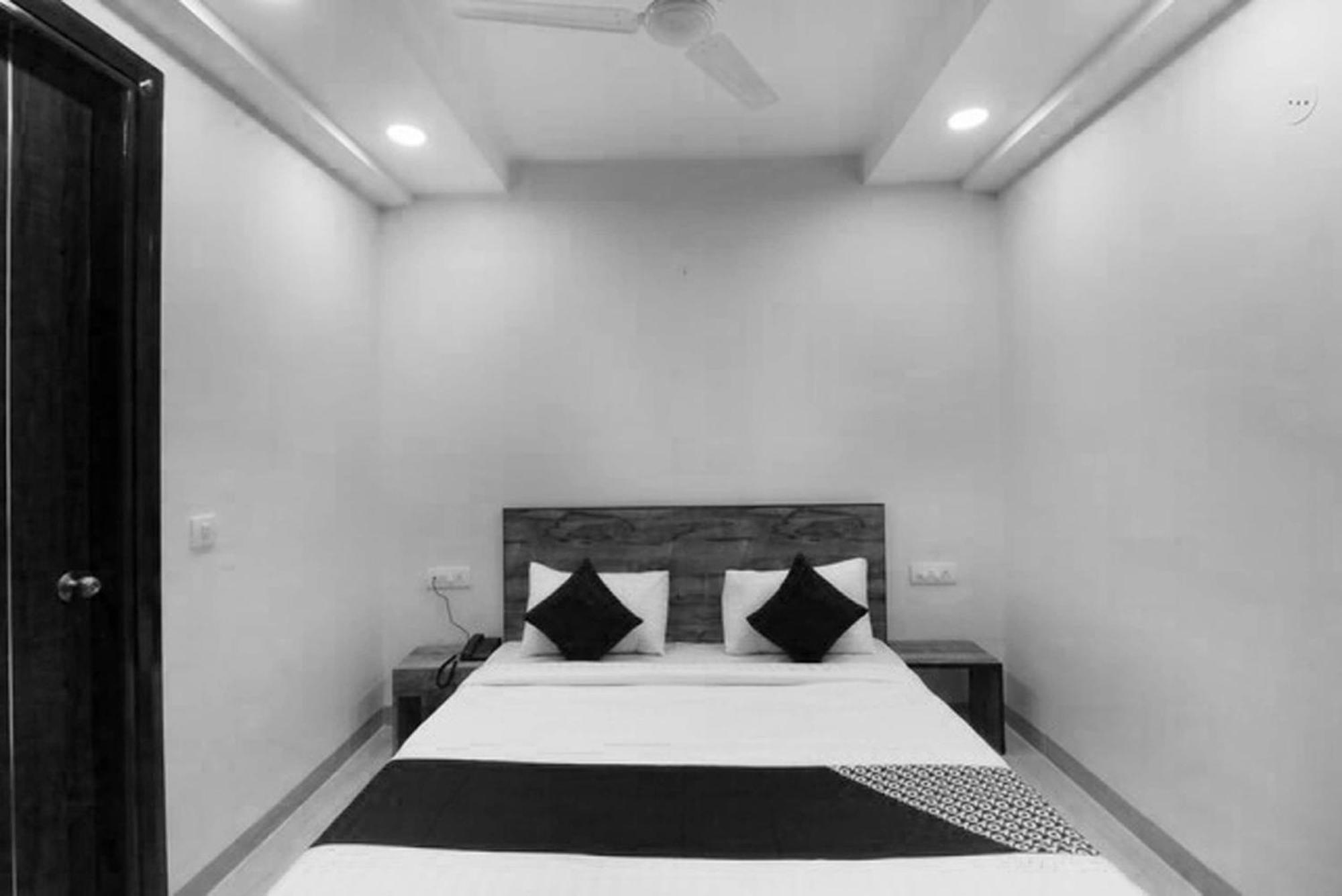 Super Hotel O Comfort Residency Near Artemis Hospital Ґурґаон Екстер'єр фото