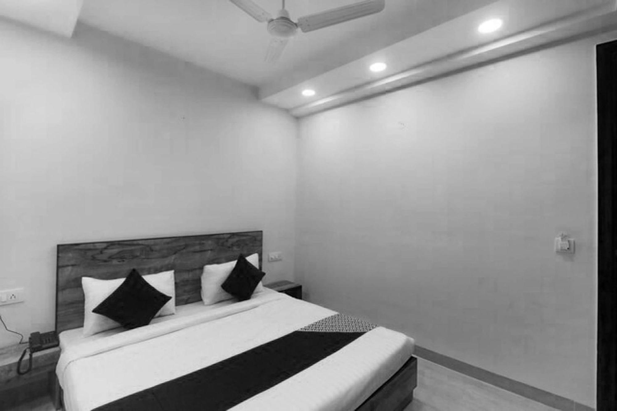 Super Hotel O Comfort Residency Near Artemis Hospital Ґурґаон Екстер'єр фото