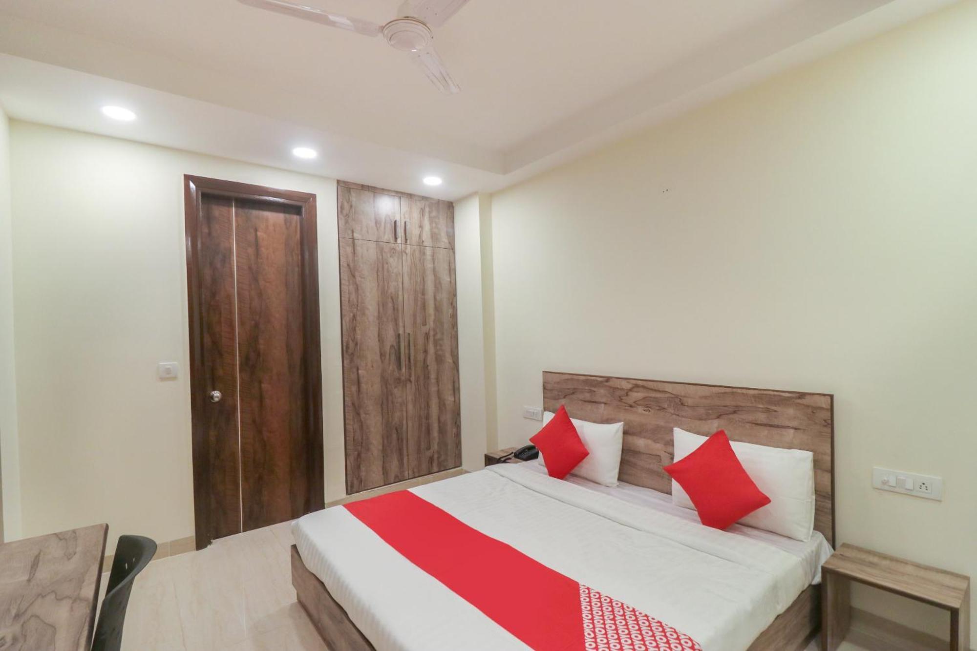 Super Hotel O Comfort Residency Near Artemis Hospital Ґурґаон Екстер'єр фото