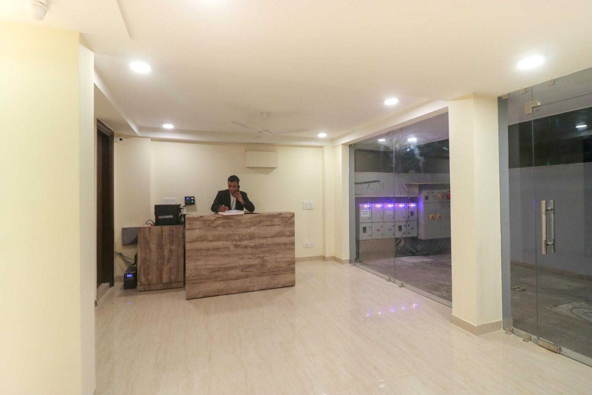 Super Hotel O Comfort Residency Near Artemis Hospital Ґурґаон Екстер'єр фото