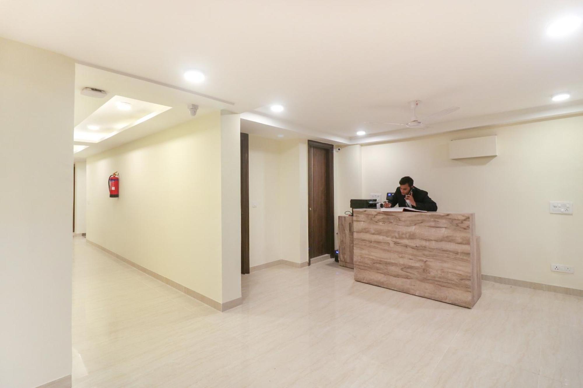 Super Hotel O Comfort Residency Near Artemis Hospital Ґурґаон Екстер'єр фото