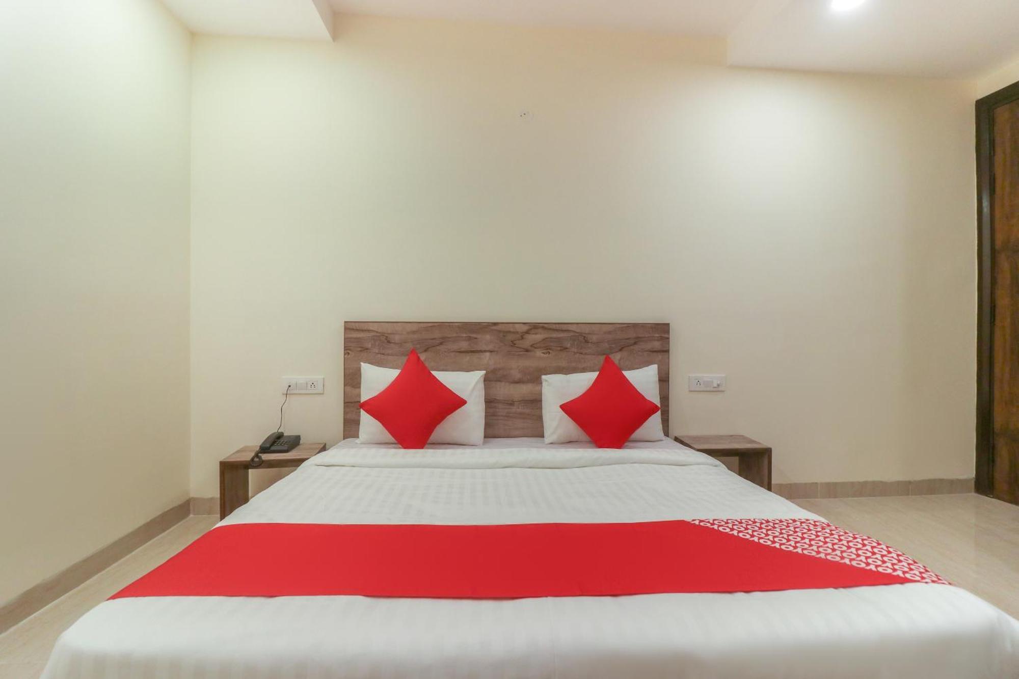 Super Hotel O Comfort Residency Near Artemis Hospital Ґурґаон Екстер'єр фото