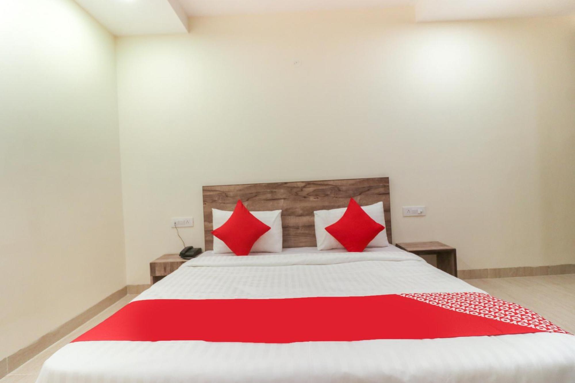 Super Hotel O Comfort Residency Near Artemis Hospital Ґурґаон Екстер'єр фото