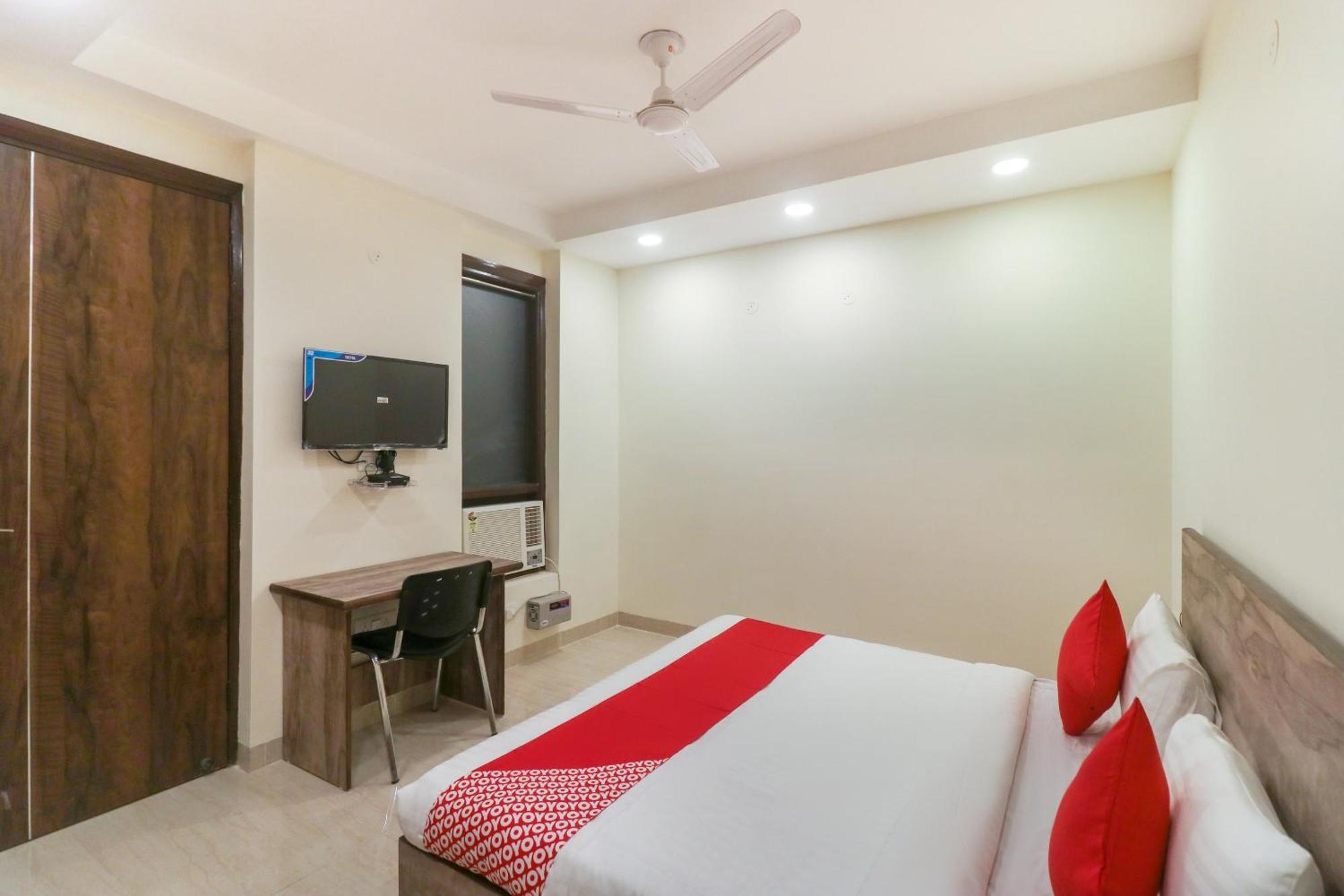 Super Hotel O Comfort Residency Near Artemis Hospital Ґурґаон Екстер'єр фото