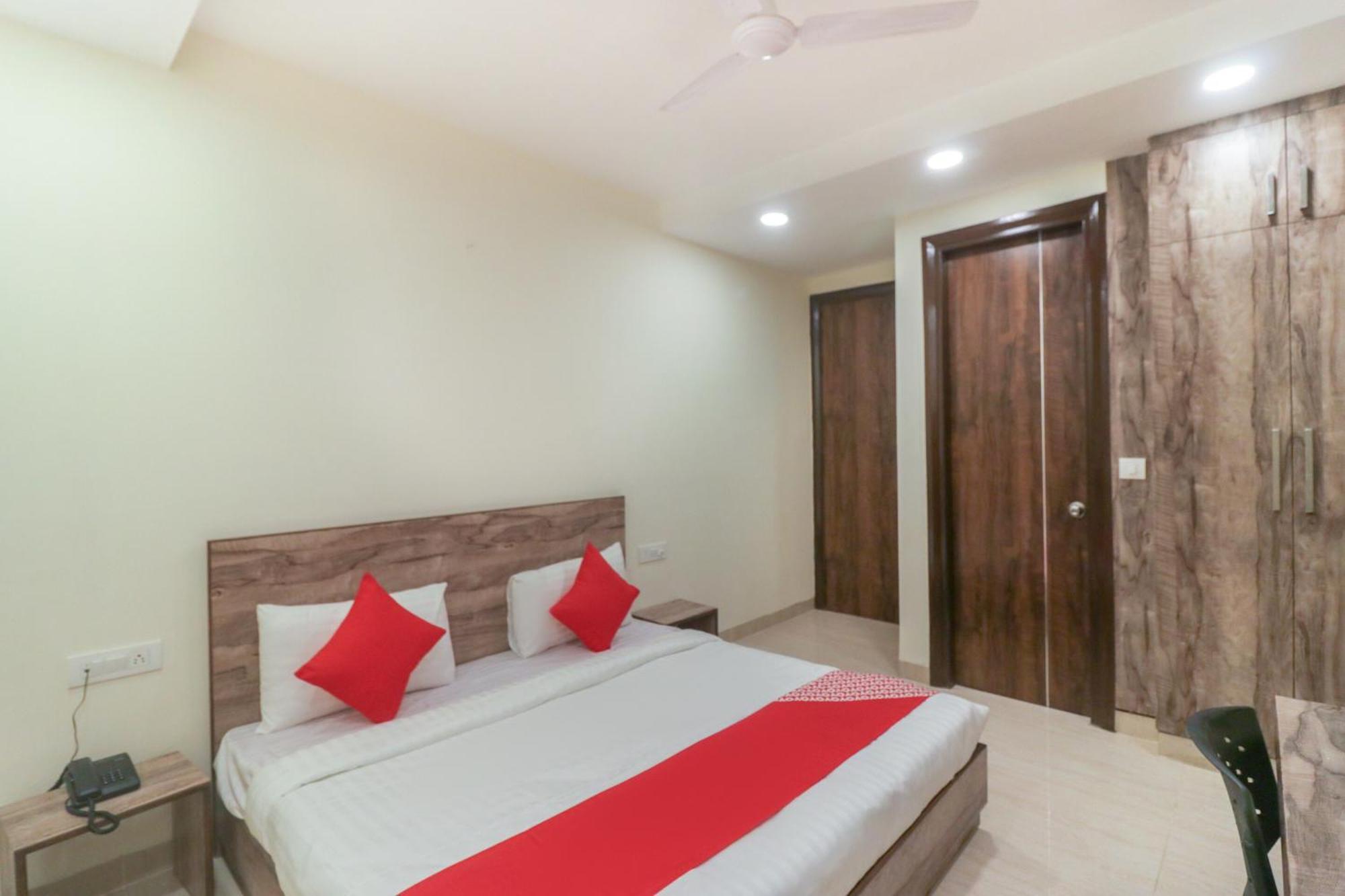 Super Hotel O Comfort Residency Near Artemis Hospital Ґурґаон Екстер'єр фото